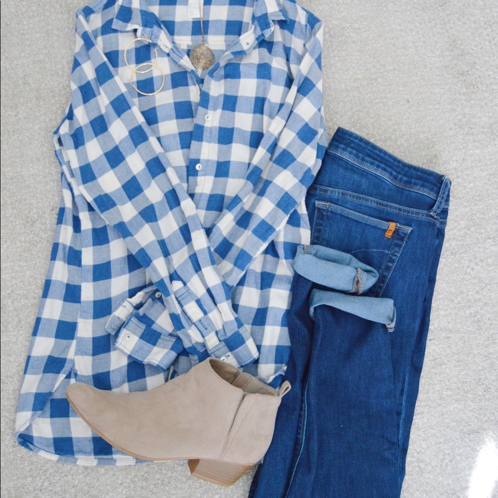 Women’s Blue and White Flannel Button Down